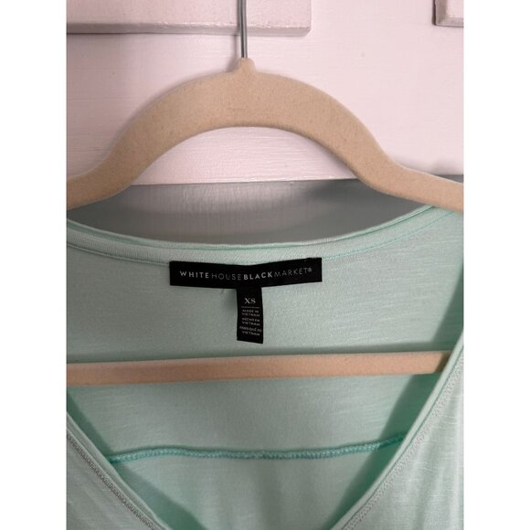 WHITE HOUSE BLACK MARKET WOMENS OMBRE GREEN V-NECK SHORT SLEEVE SHIRT SZ XS - Picture 2 of 2